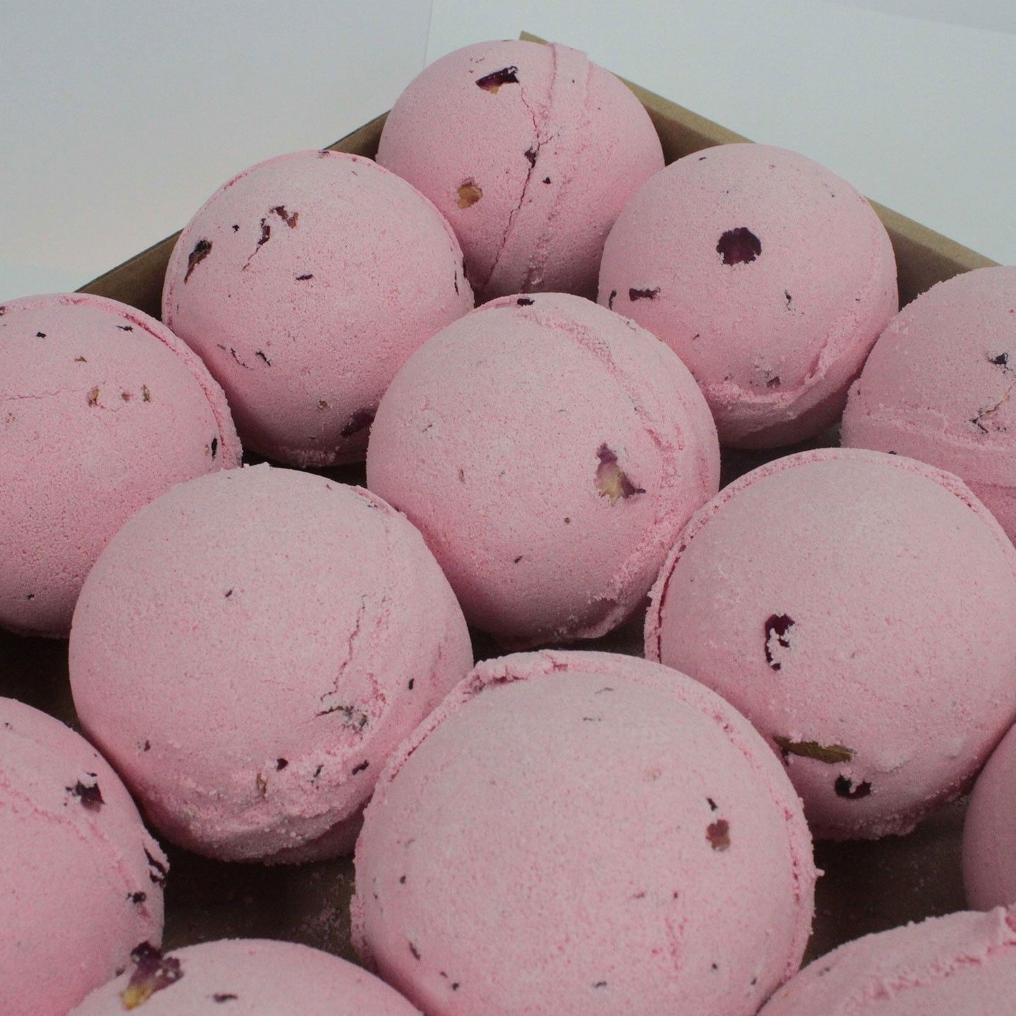 Rose & Petals Bath Bomb - 180g